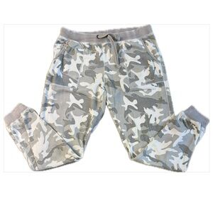 💕 Women’s Vintage Havana gray & white camouflage jogger sweatpants in medium